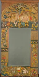 Cadre de miroir décoré de plantes, de fleurs et de deux figures féminines